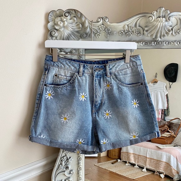 Vero Moda Pants - Vero Moda Hi Rise Floral Embroidered Denim Shorts
